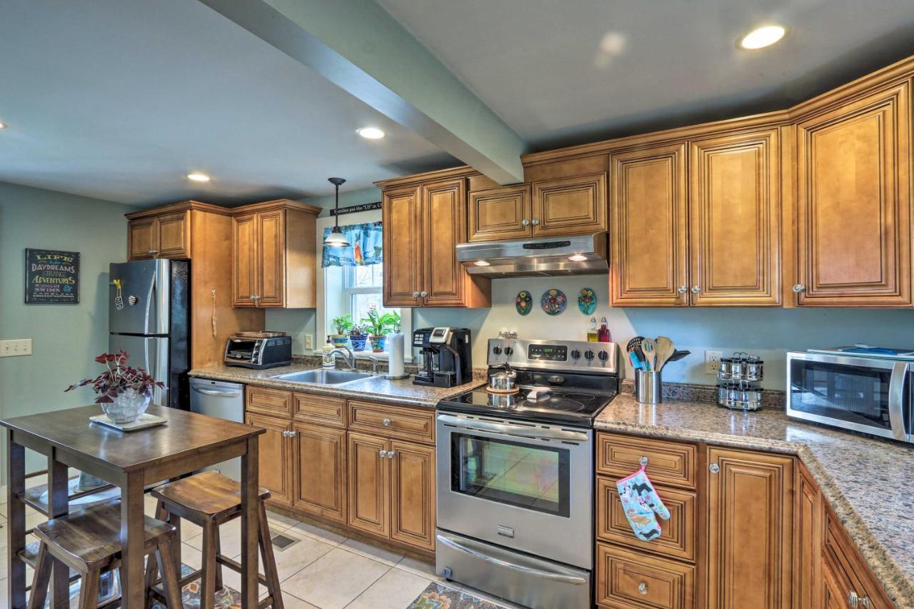 Remodeled Farmhouse In Waterford Near 2 Beaches! エクステリア 写真